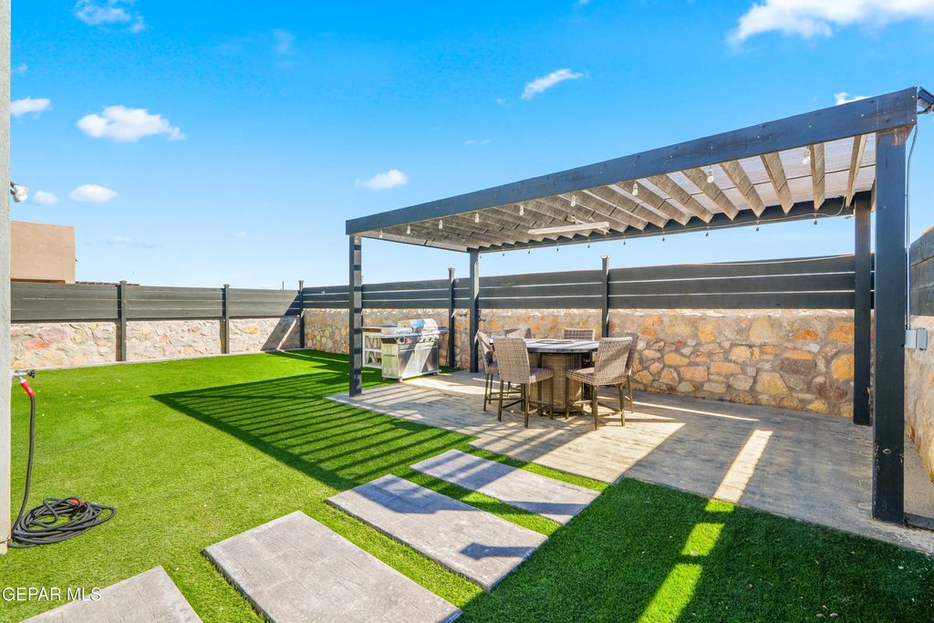 Photo of 544 Paseo Dulce Avenue, Horizon City, TX 79928 (MLS # 938653)