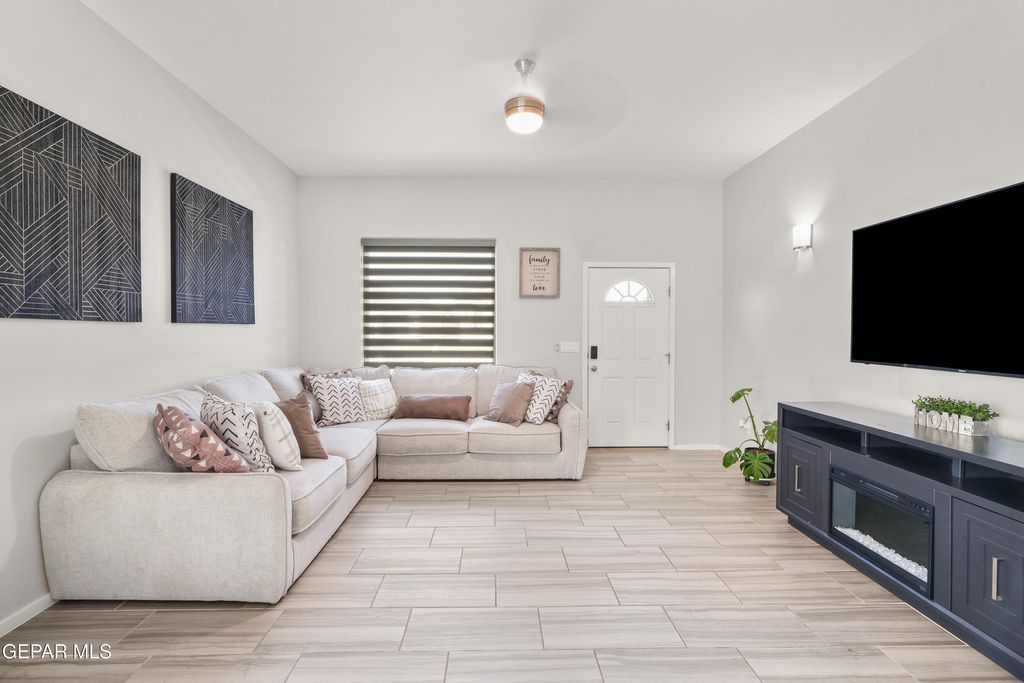 Photo of 544 Paseo Dulce Avenue, Horizon City, TX 79928 (MLS # 938653)