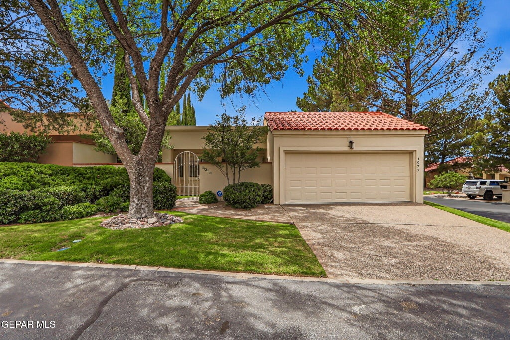 Photo of 1077 LOS JARDINES Circle, El Paso, TX 79912 (MLS # 945347)