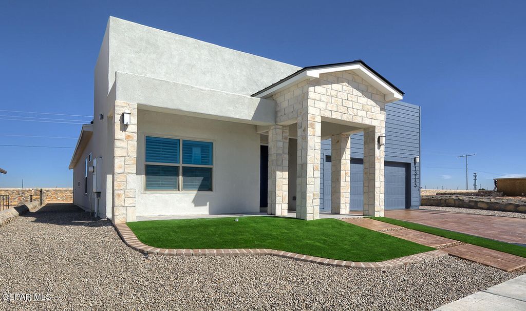 Photo of 13745 Centro Vista Avenue, Horizon City, TX 79928 (MLS # 932525)