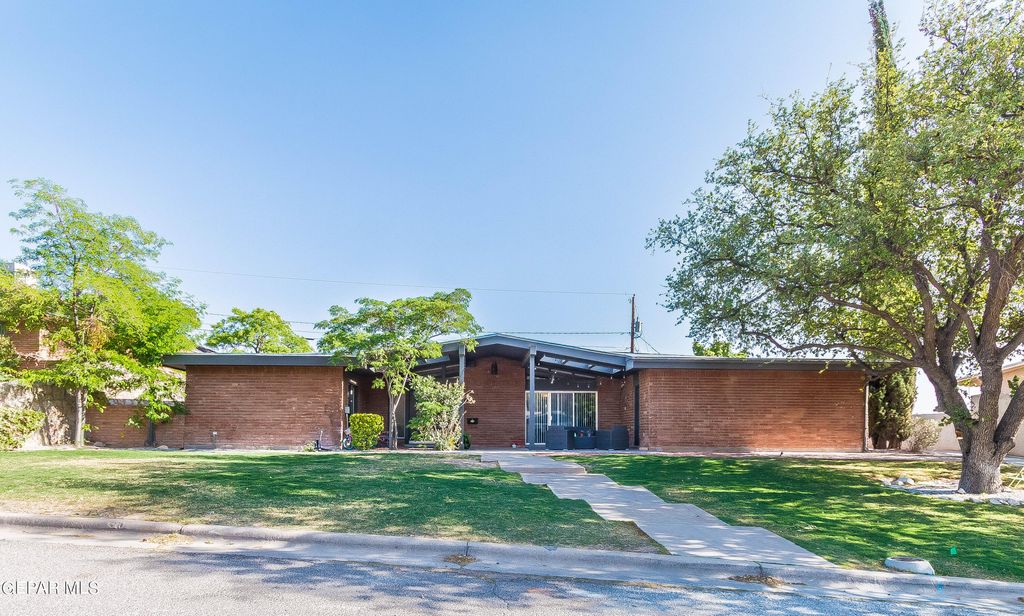 Photo of 5716 OAK CLIFF Drive, El Paso, TX 79912 (MLS # 943900)