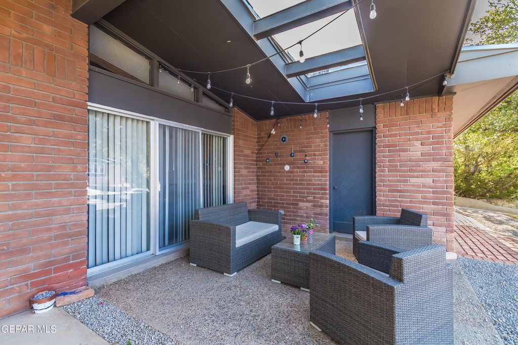 Photo of 5716 OAK CLIFF Drive, El Paso, TX 79912 (MLS # 943900)