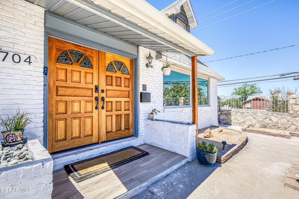 Photo of 704 MCKELLIGON Drive, El Paso, TX 79902 (MLS # 942345)