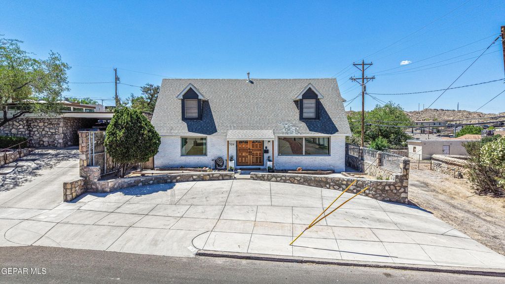 Photo of 704 MCKELLIGON Drive, El Paso, TX 79902 (MLS # 942345)