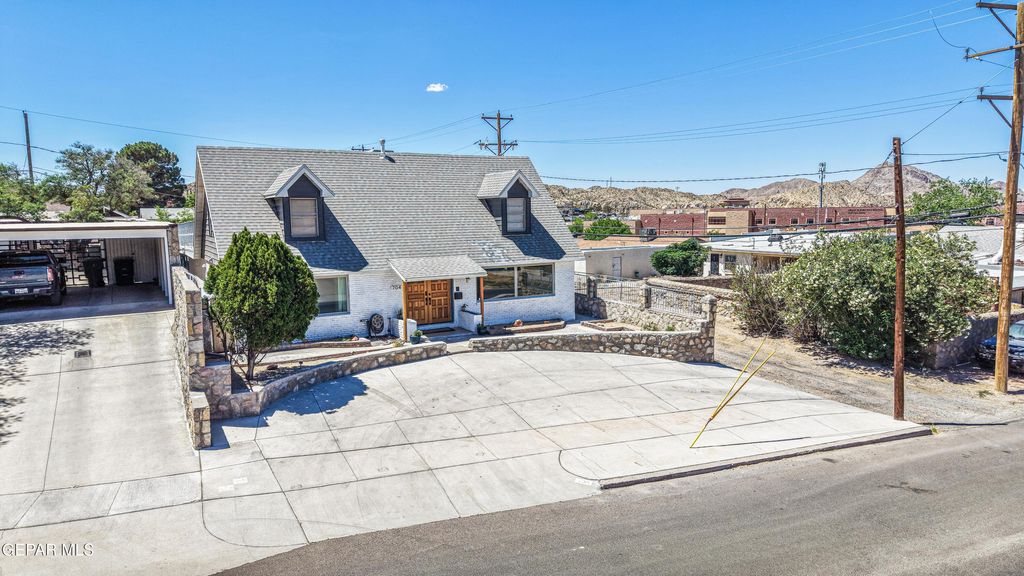 Photo of 704 MCKELLIGON Drive, El Paso, TX 79902 (MLS # 942345)