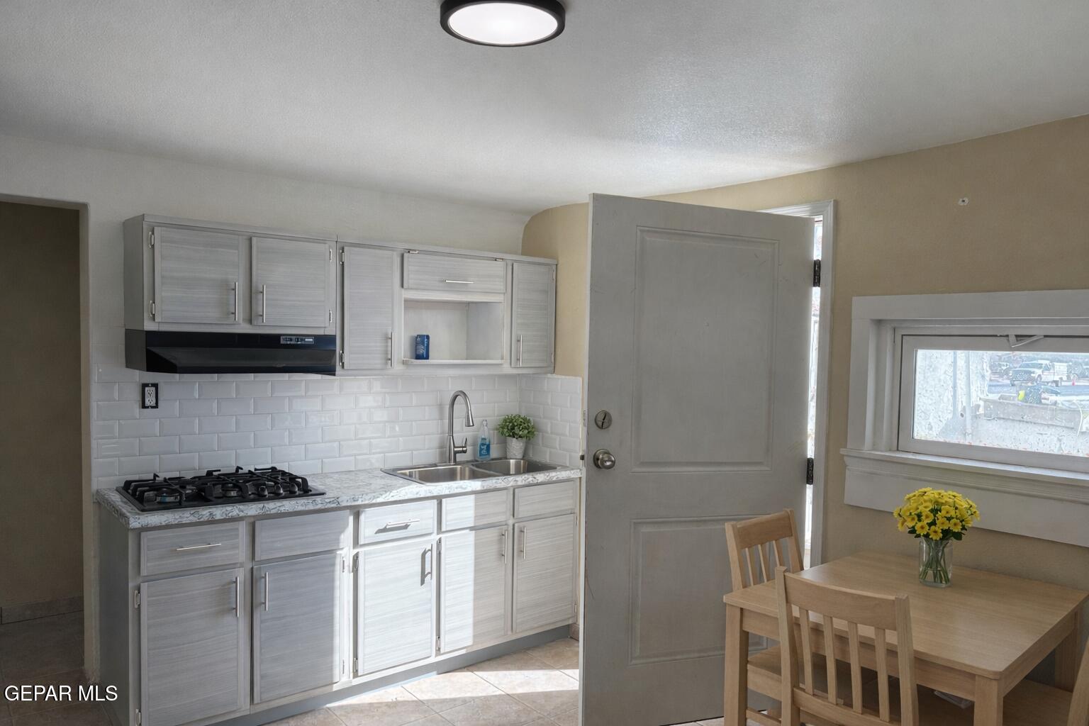3527 E Missouri 4