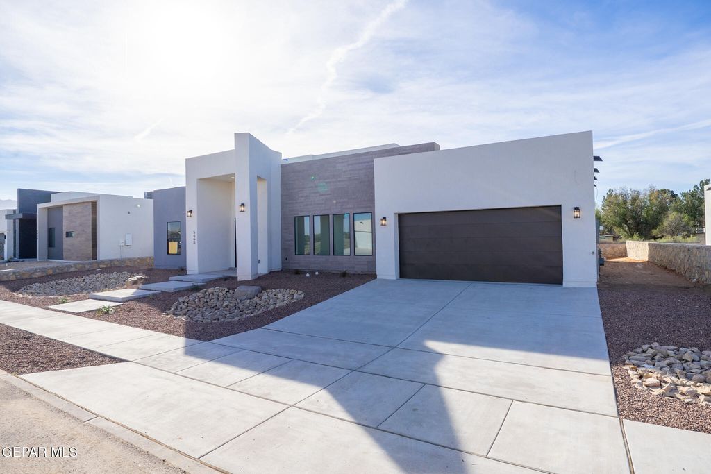 Photo of 5660 RIO BONITO Circle, El Paso, TX 79932 (MLS # 942307)