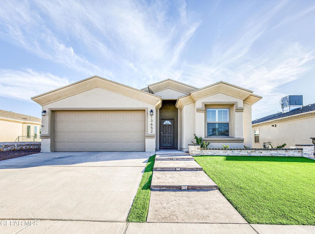 Photo of 13652 Lago Vista Avenue, Horizon City, TX 79928 (MLS # 940052)