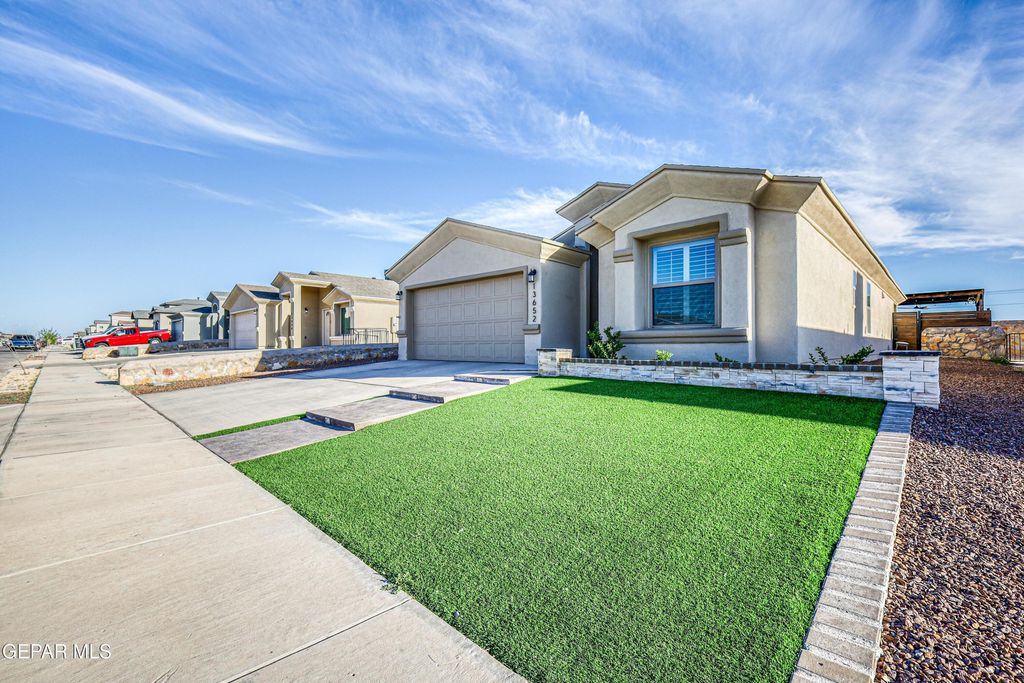 Photo of 13652 Lago Vista Avenue, Horizon City, TX 79928 (MLS # 940052)