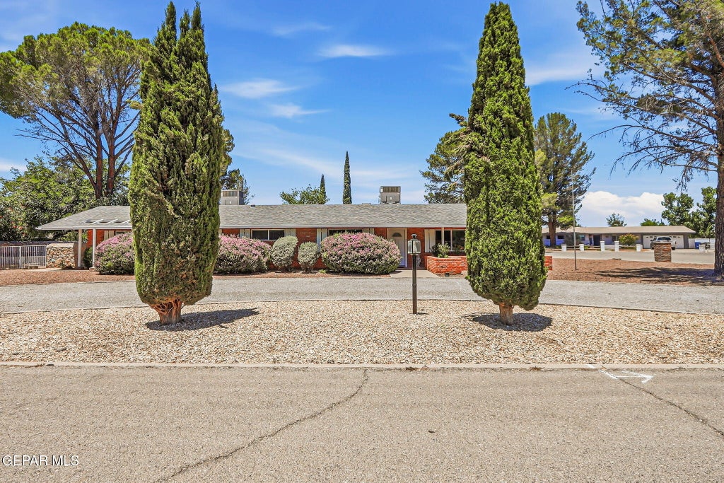Photo of 5425 ROCKWOOD Road, El Paso, TX 79932 (MLS # 946862)