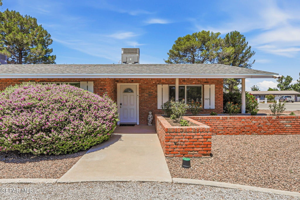 Photo of 5425 ROCKWOOD Road, El Paso, TX 79932 (MLS # 946862)