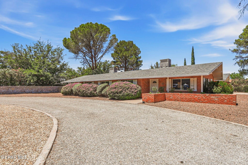 Photo of 5425 ROCKWOOD Road, El Paso, TX 79932 (MLS # 946862)