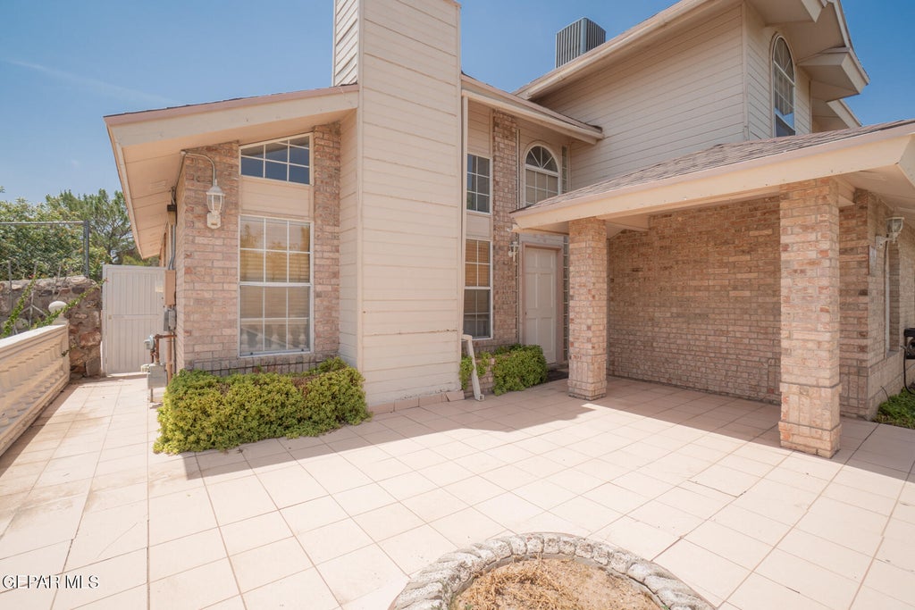Photo of 5920 W VALLEY Circle, El Paso, TX 79932 (MLS # 949035)