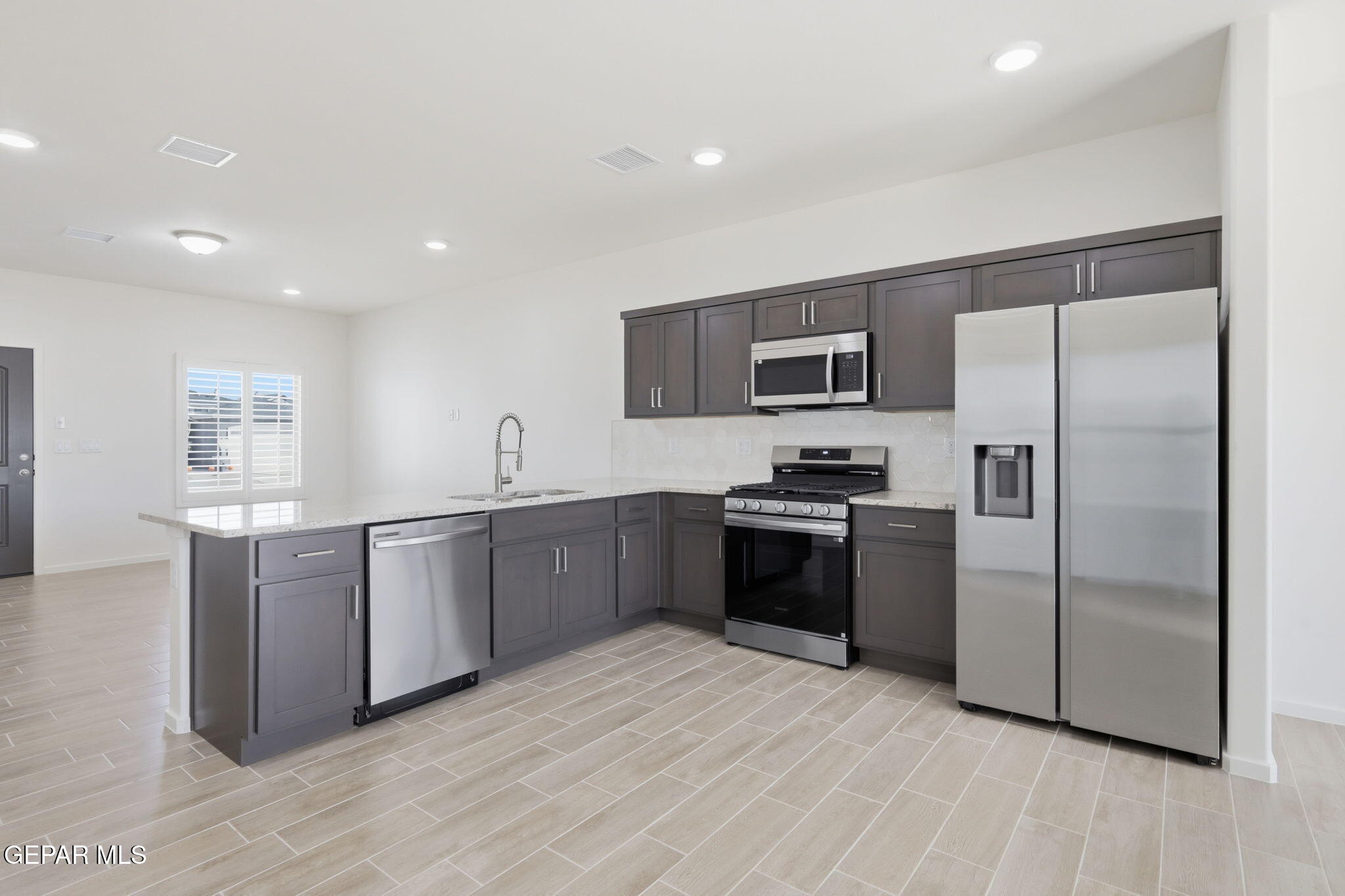 13905 Summer Wave Avenue