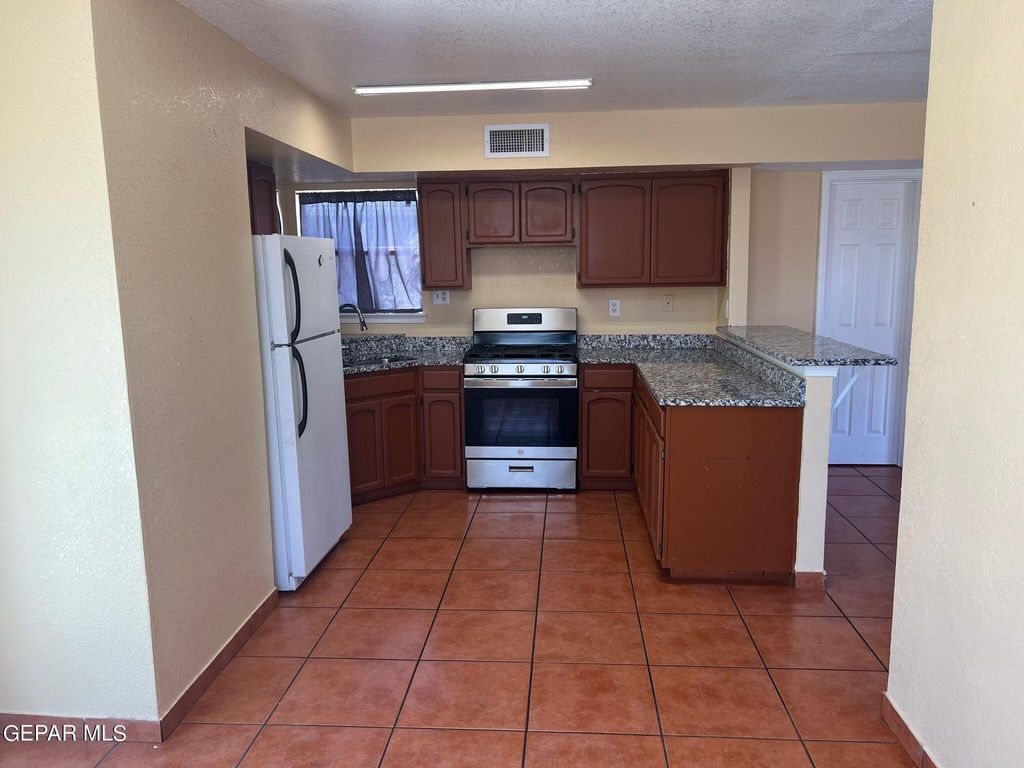 Photo of 12120 YVONNE RICHARDSON Avenue, El Paso, TX 79936 (MLS # 943226)