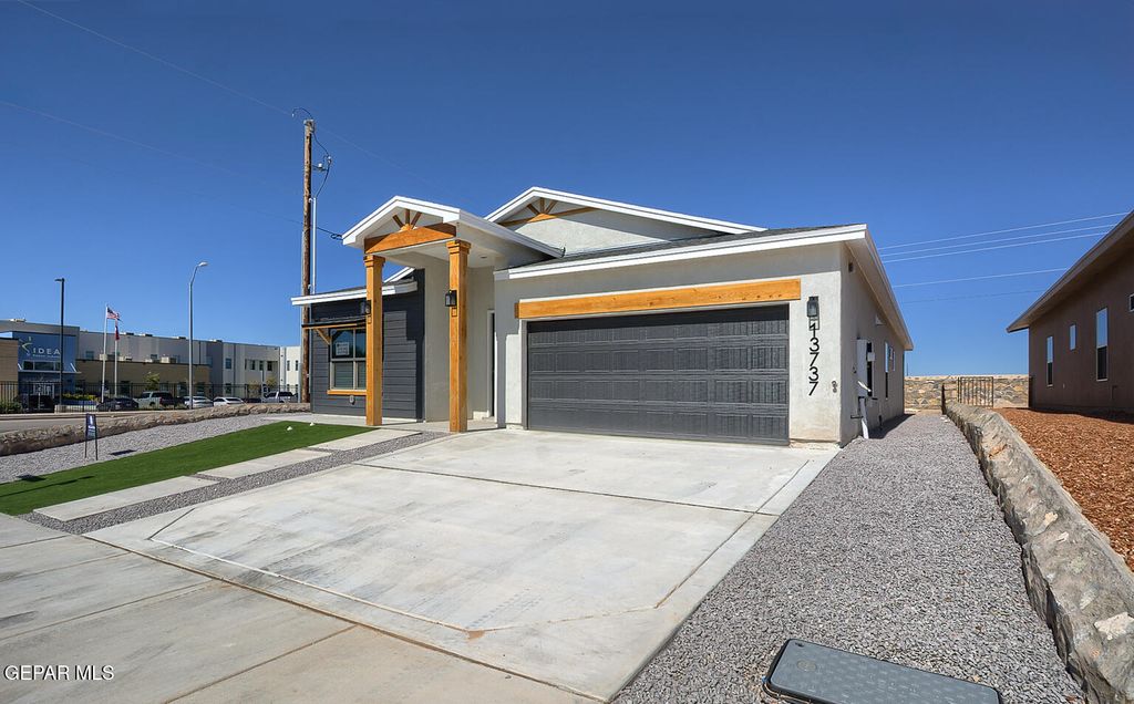 Photo of 13737 CENTRO VISTA Avenue, Horizon City, TX 79928 (MLS # 932655)