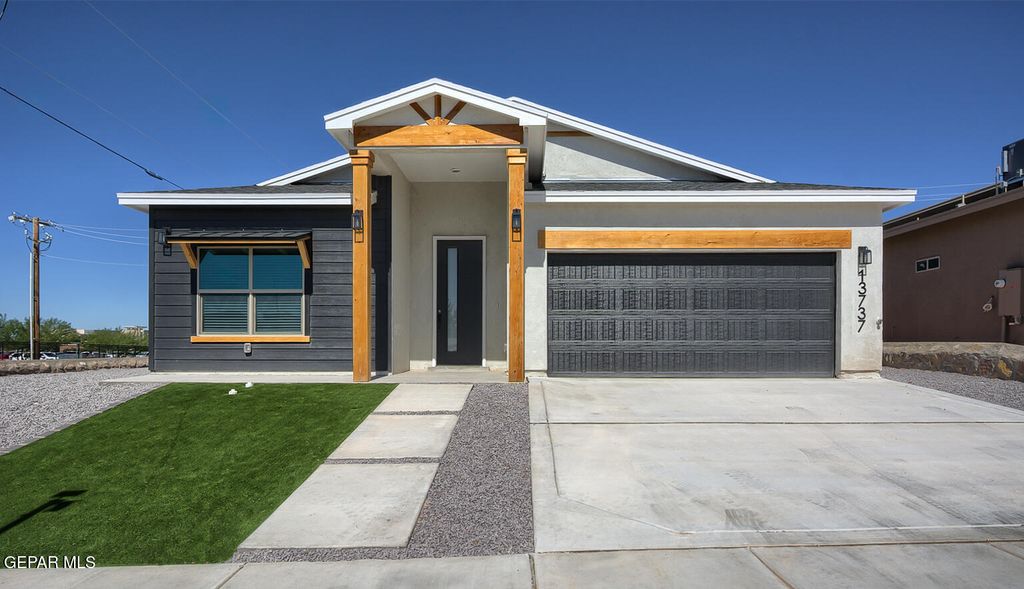 Photo of 13737 CENTRO VISTA Avenue, Horizon City, TX 79928 (MLS # 932655)