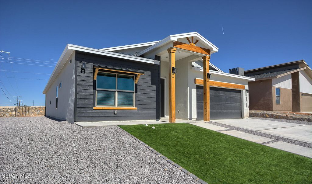 Photo of 13737 CENTRO VISTA Avenue, Horizon City, TX 79928 (MLS # 932655)