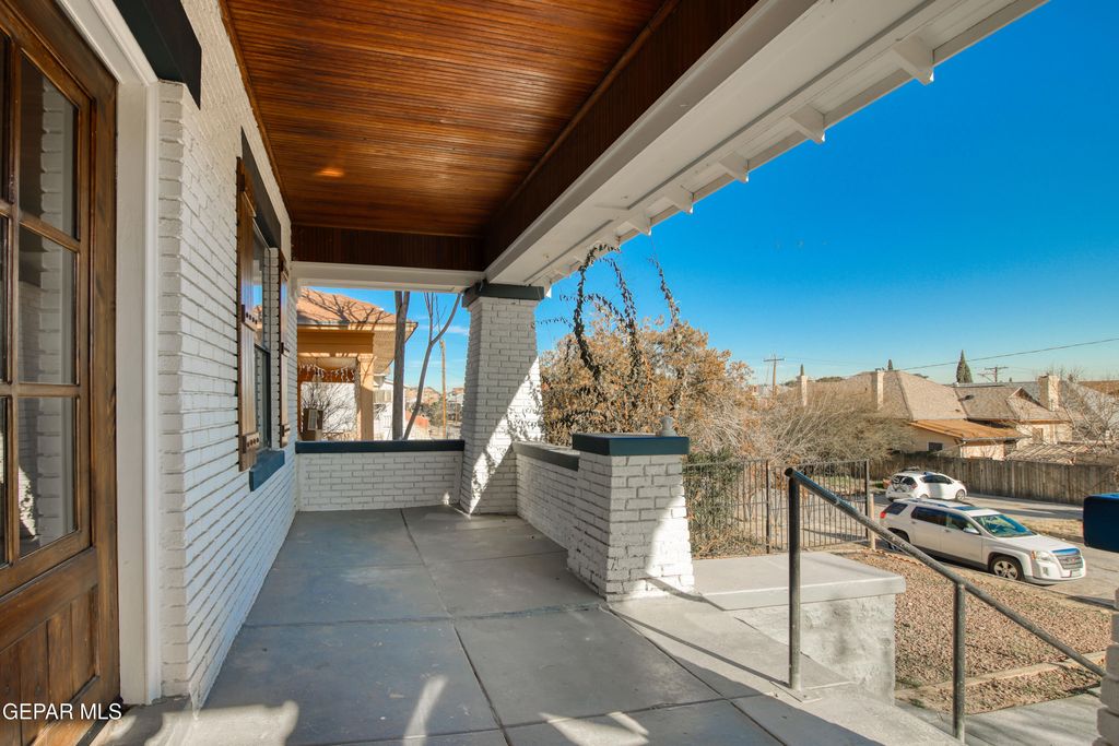 Photo of 1019 E NEVADA Avenue, El Paso, TX 79902 (MLS # 942271)