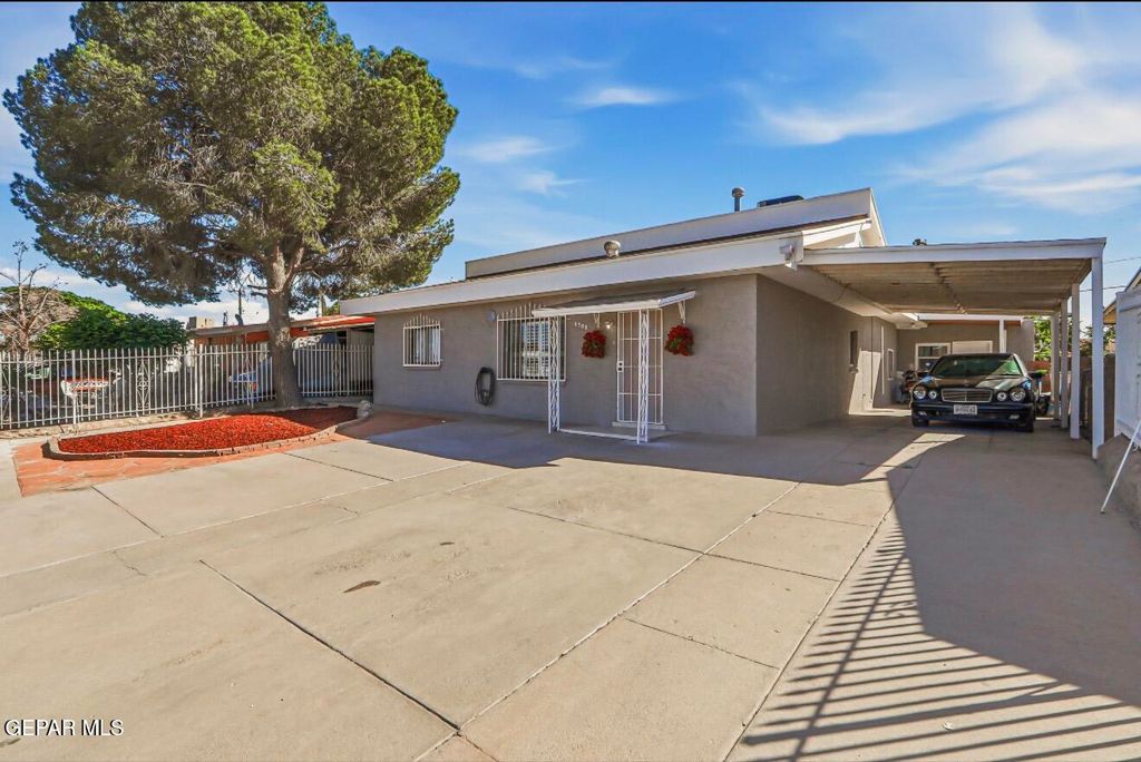 Photo of 4708 FLOWER Drive, El Paso, TX 79905 (MLS # 942428)