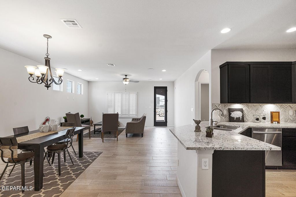 Photo of 812 Paseo Dulce Avenue, El Paso, TX 79928 (MLS # 943975)