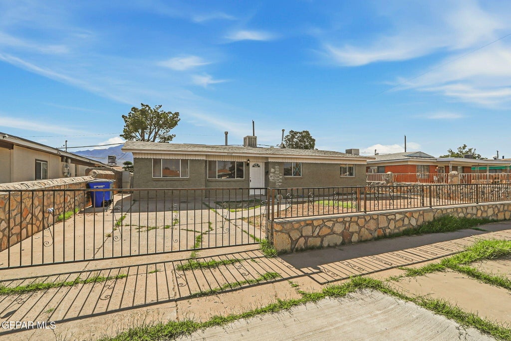 Photo of 9119 MOUNT ETNA Drive, El Paso, TX 79924 (MLS # 944230)