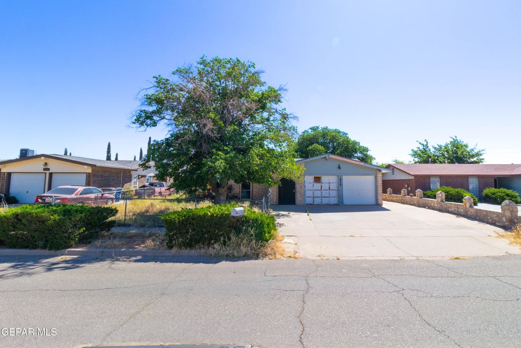 Photo of 10756 FORT WORTH Street, El Paso, TX 79924 (MLS # 942444)