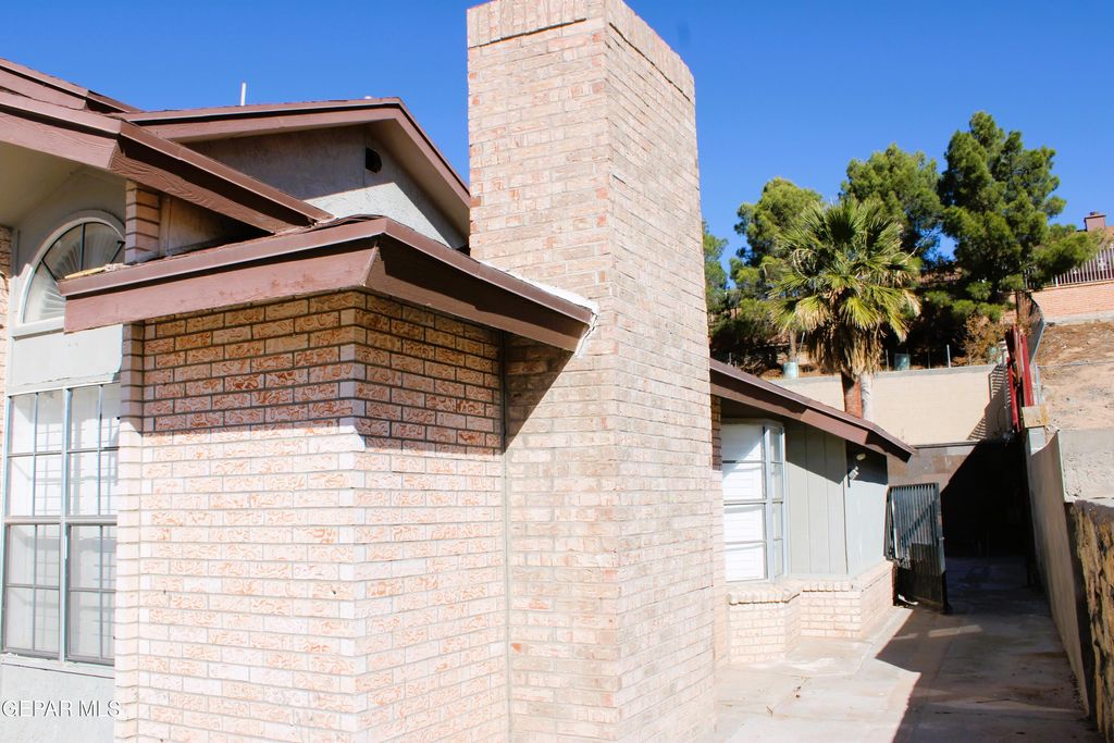 Photo of 1639 BRIAN RAY Circle, El Paso, TX 79936 (MLS # 941173)