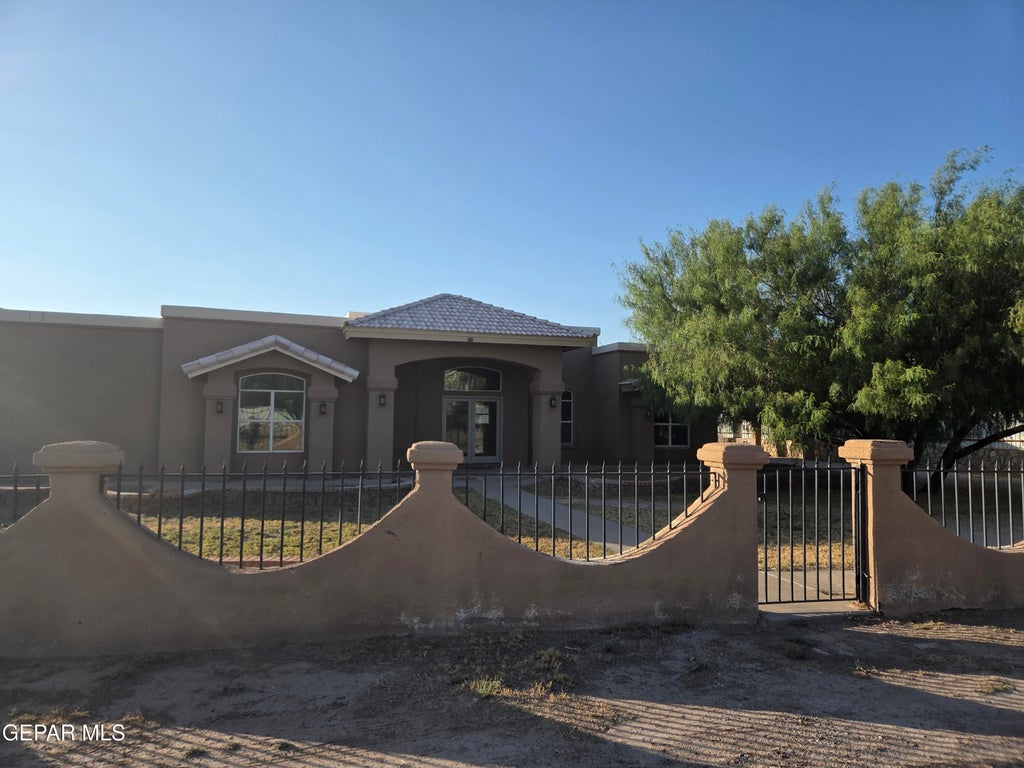 Photo of 209 WILLIAMS Street, Clint, TX 79836 (MLS # 951114)