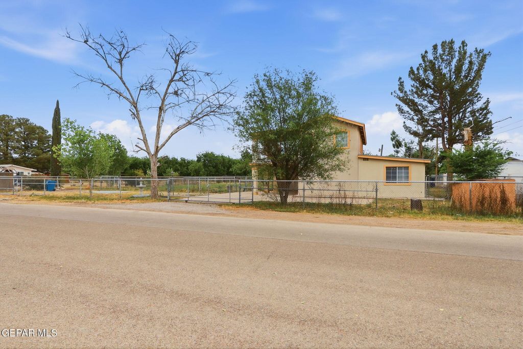 Photo of 210 QUESITO Street, Clint, TX 79836 (MLS # 943303)