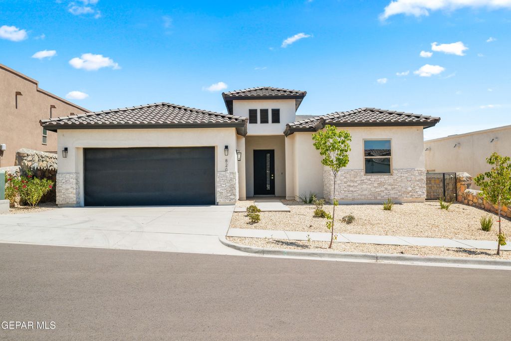 Photo of 820 ACTON Street, Horizon City, TX 79928 (MLS # 942399)