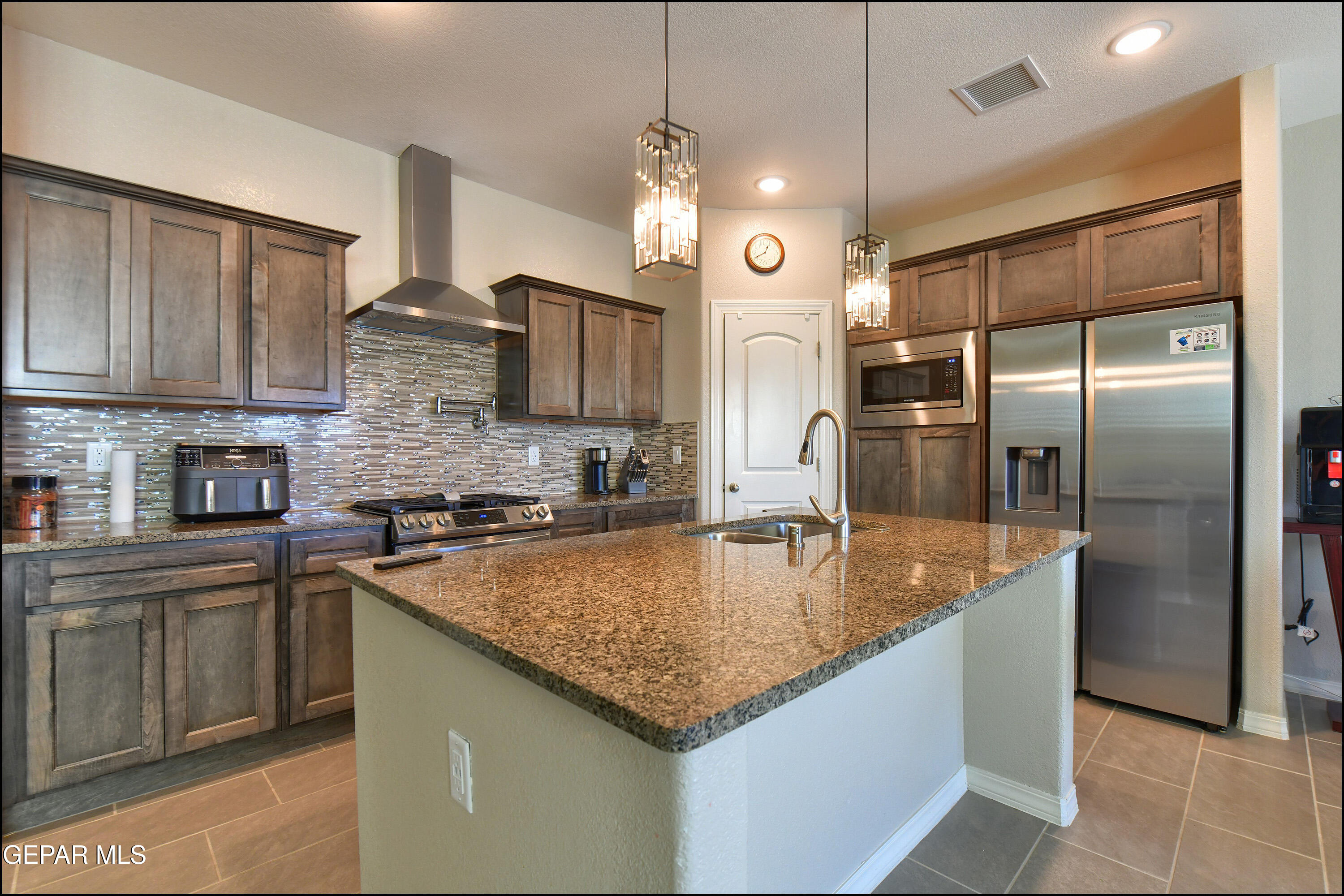 6020 Hidden Row Avenue