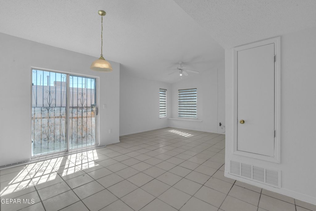 Photo of 288 ELLSWORTH Drive, El Paso, TX 79928 (MLS # 937346)