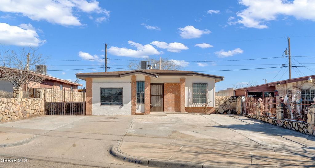 Photo of 288 ELLSWORTH Drive, El Paso, TX 79928 (MLS # 937346)