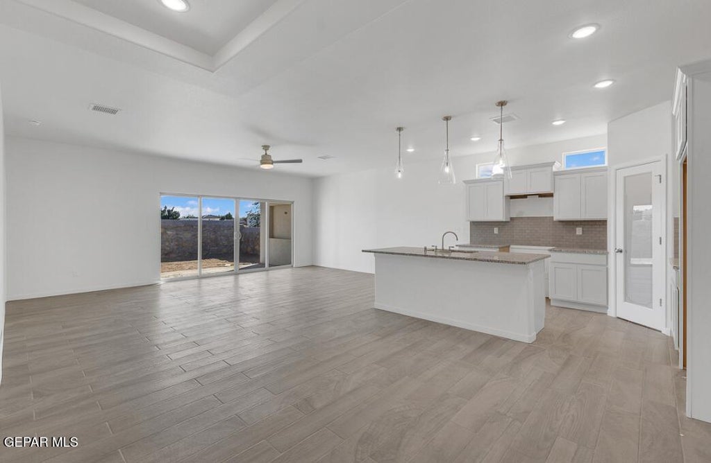 Photo of 928 GULF STREAMS Avenue, El Paso, TX 79932 (MLS # 945085)