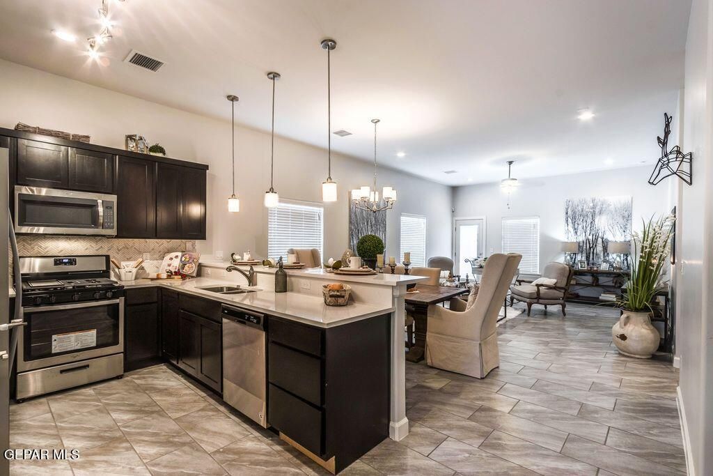 Photo of 409 Deserts Drive, Socorro, TX 79927 (MLS # 930887)