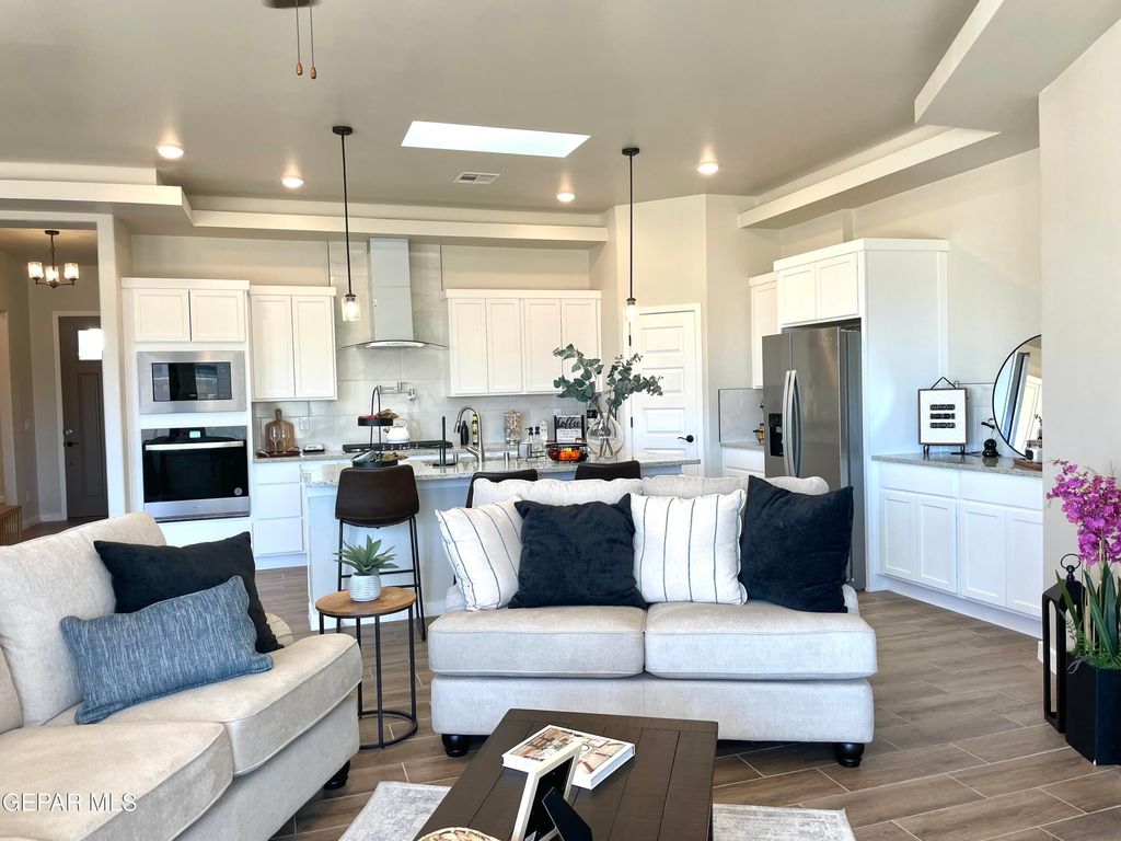 Photo of 3613 SPRINGHAVEN Loop, Las Cruces, NM 88012 (MLS # 932522)