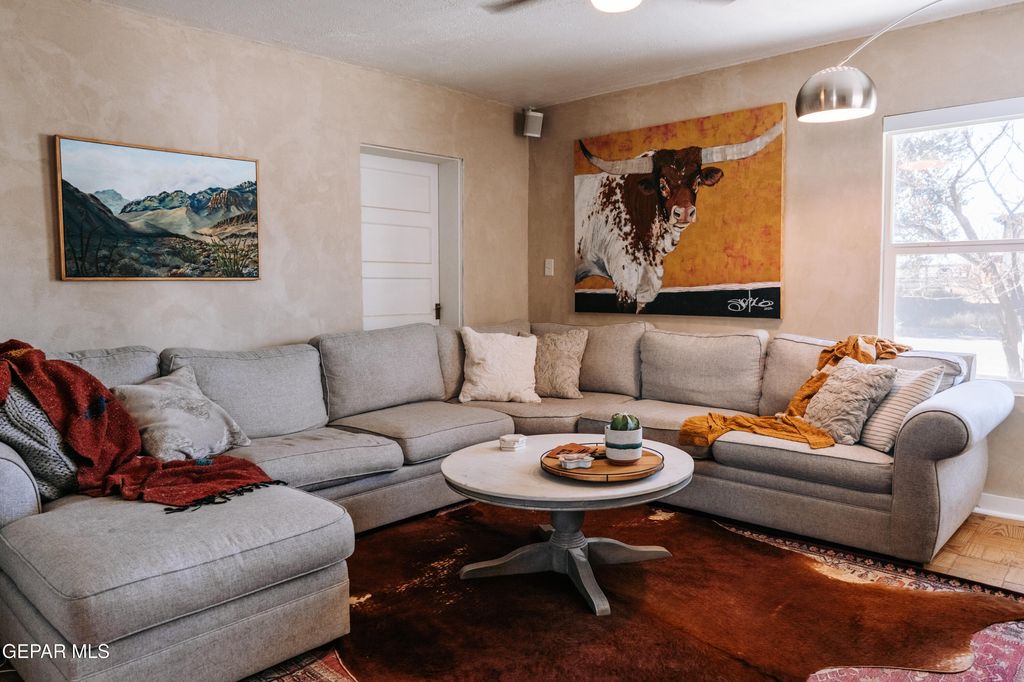 Photo of 119 W DALLAS Street, Unincorporated, TX 99999 (MLS # 939358)