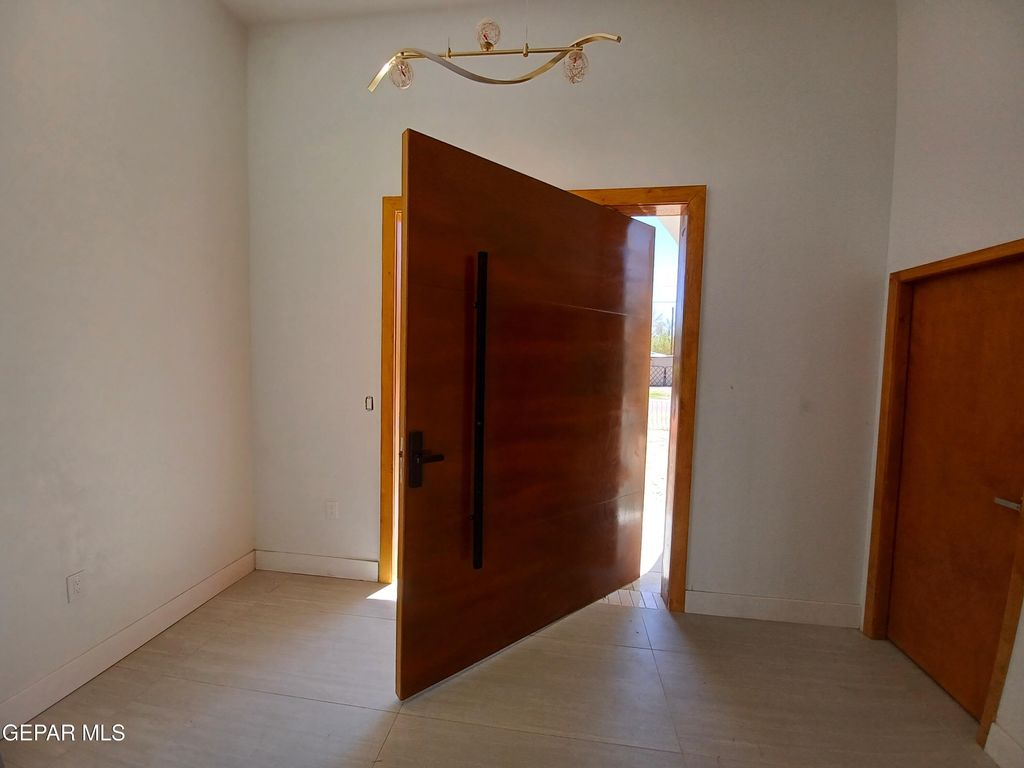 Photo of 115 BIRD Avenue, El Paso, TX 79922 (MLS # 941077)