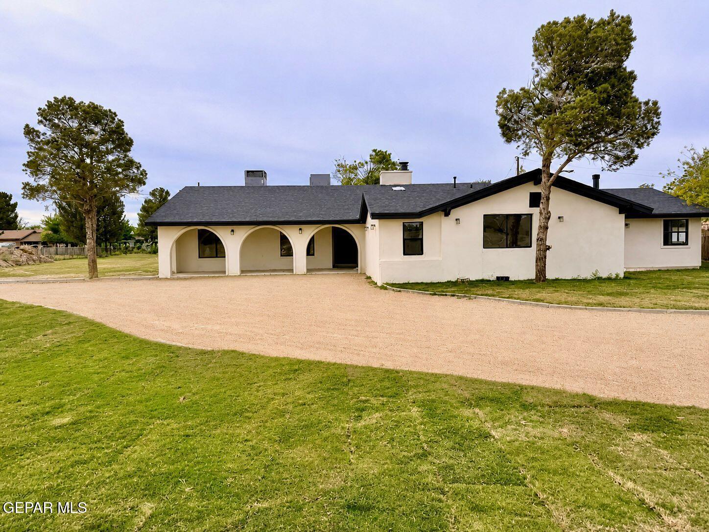 775 W BORDERLAND Road