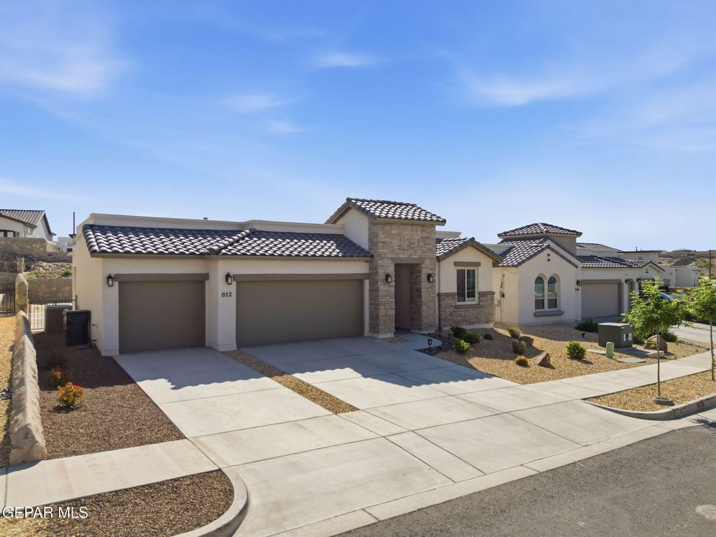 Photo of 812 Eastwell Drive, El Paso, TX 79928 (MLS # 942450)