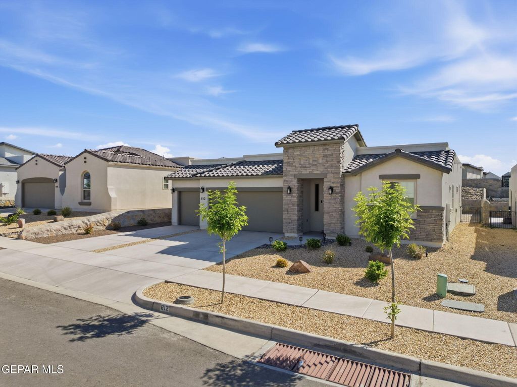 Photo of 812 Eastwell Drive, El Paso, TX 79928 (MLS # 942450)