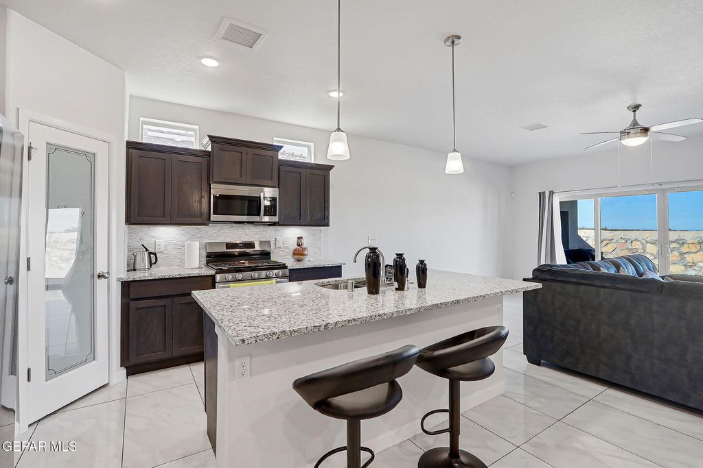 Photo of 830 Magnolia Park Street, Santa Teresa, NM 88008 (MLS # 933107)