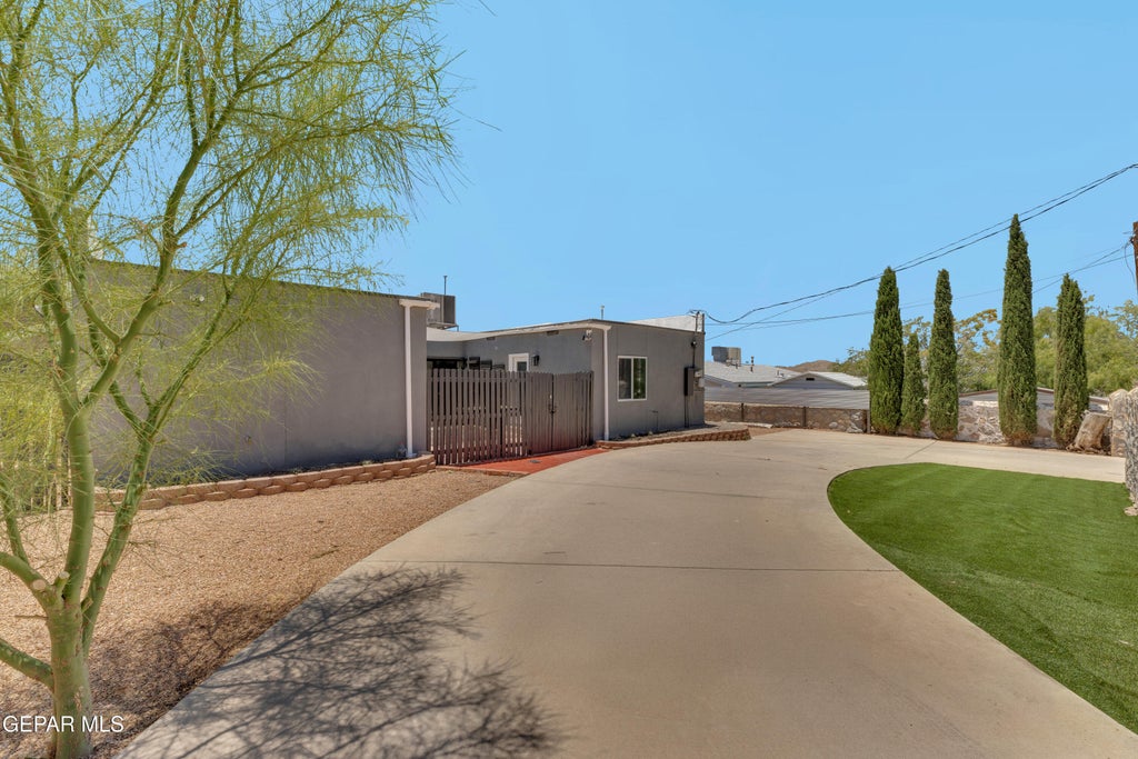 Photo of 809 GALLOWAY Drive, El Paso, TX 79902 (MLS # 950524)