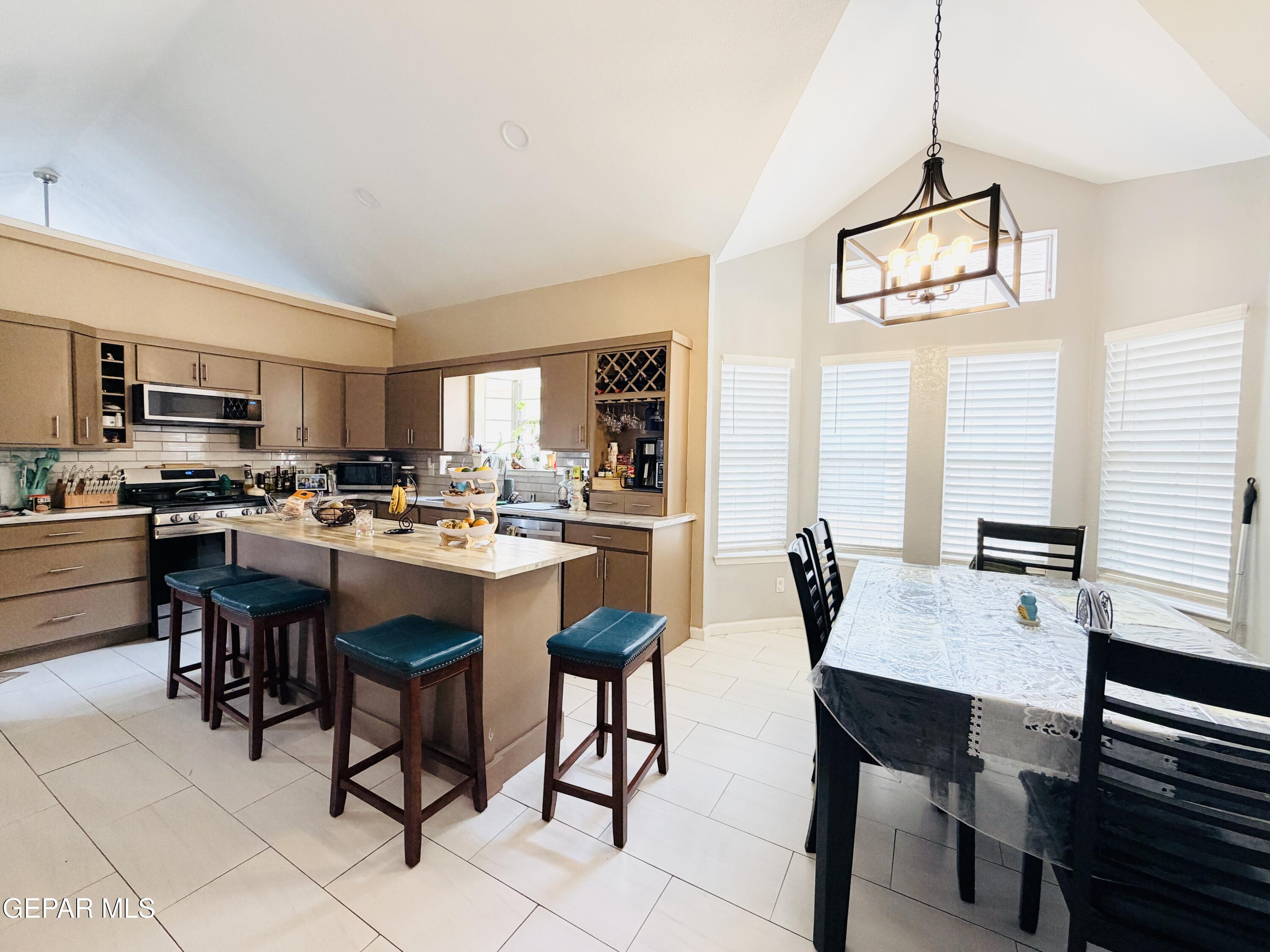 2005 SHADOW RIDGE Drive