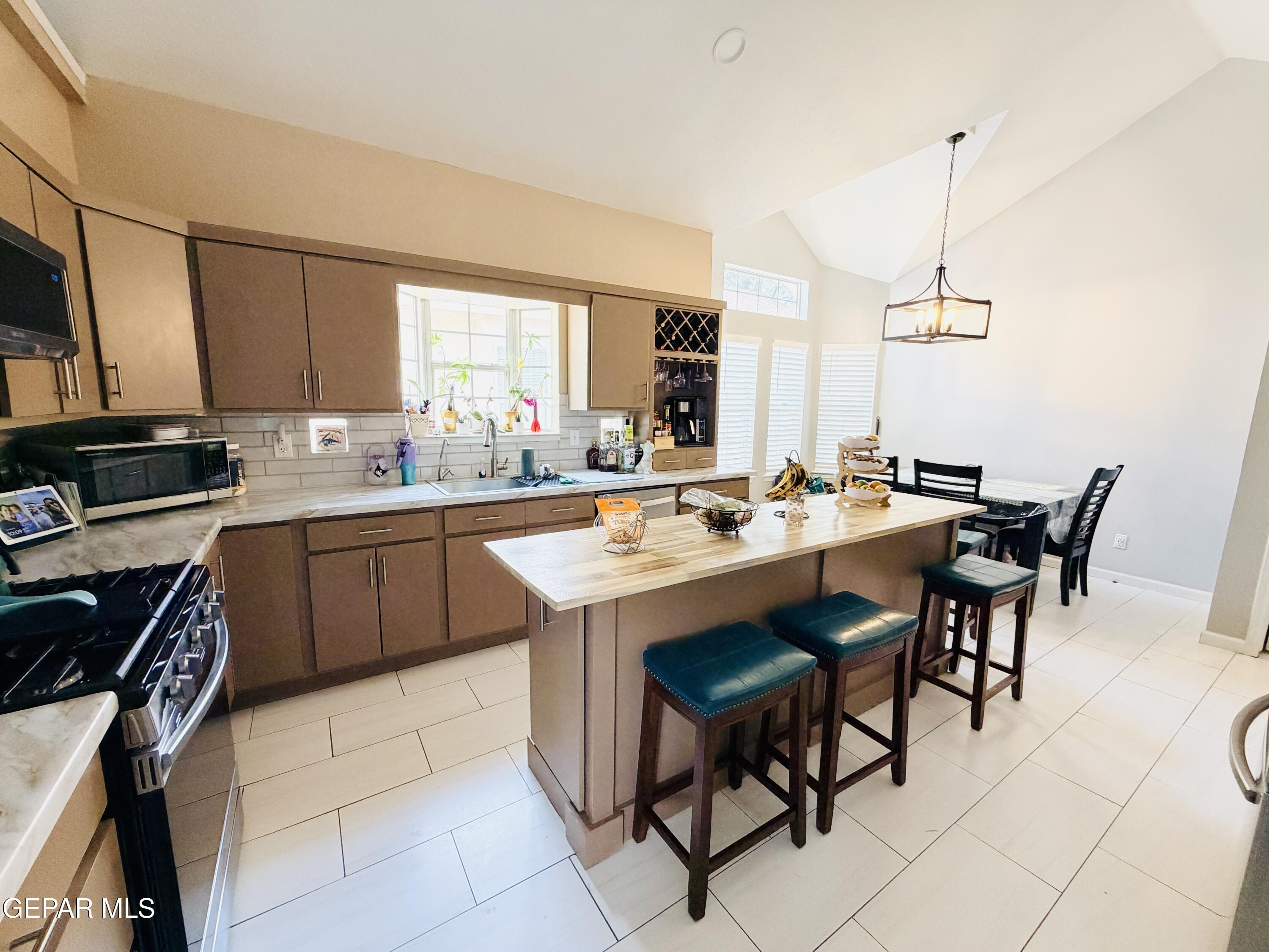 2005 SHADOW RIDGE Drive