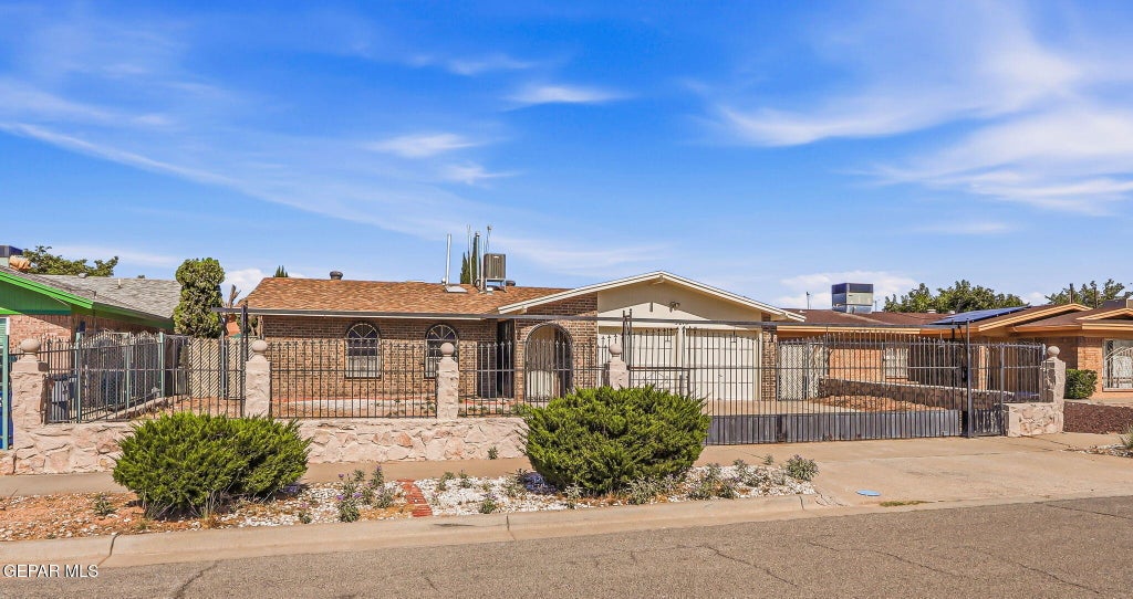 Photo of 3213 SLOCUM Street, El Paso, TX 79936 (MLS # 945703)