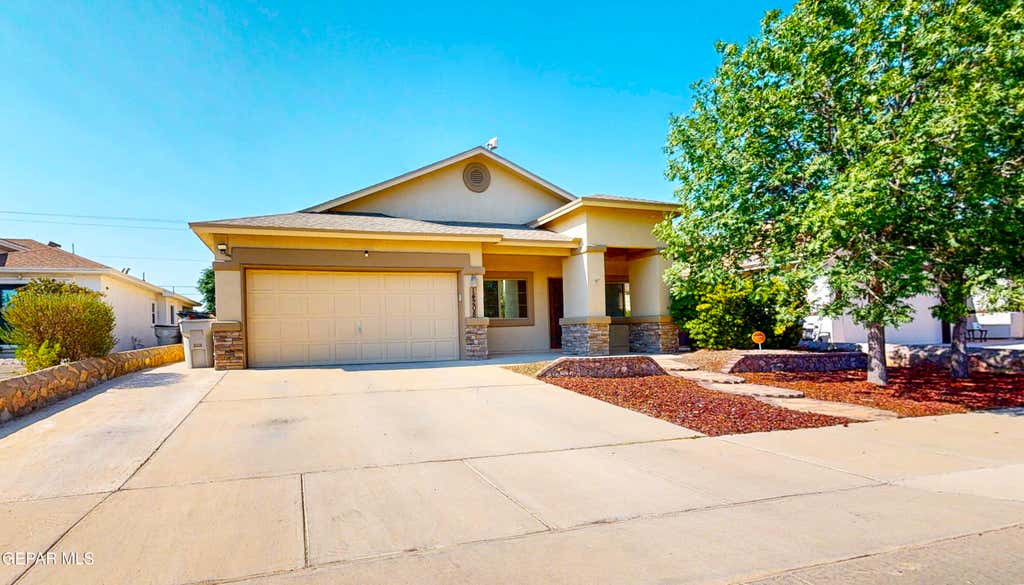 Photo of 14208 HONEY POINT Drive, El Paso, TX 79938 (MLS # 948633)