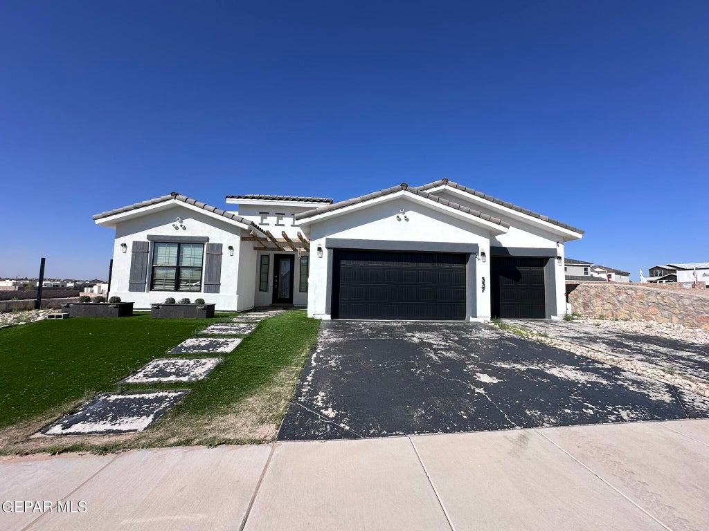 Photo of 337 EMERALD NIGHT DR, Horizon City, TX 79928 (MLS # 946516)