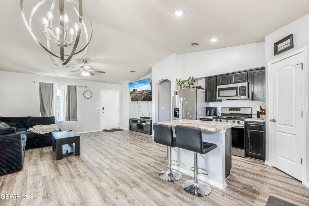 Photo of 948 Villa Seca Drive, Horizon City, TX 79928 (MLS # 950148)